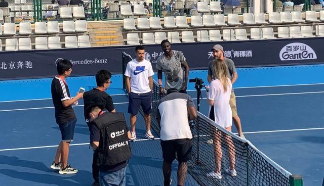 以其卓越的 以其卓越的