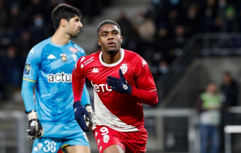 凭借其在利 凭借其在利